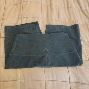 Beyond Yoga Medium Spacedye Blue Bike Shorts